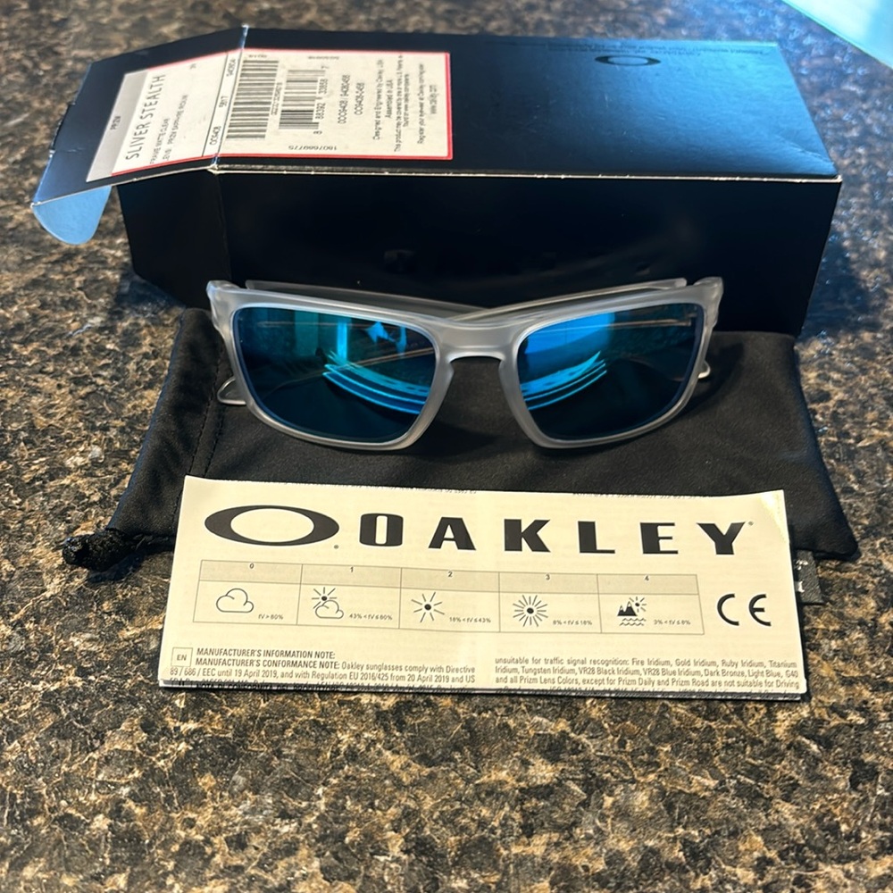 Oakley Sliver Stealth Sunglasses